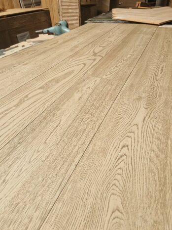 Engineered Oak floor Handscraped  brushed oiled Select oak 