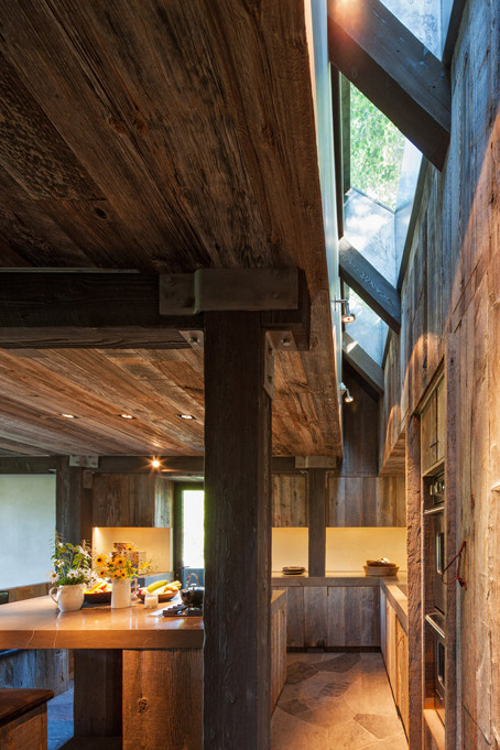Houten wandbekleding, stoere robuust hout voor plafond, vloer - Specialist in hout, natuursteen en antieke bouwmaterialen