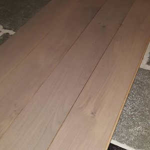 stroom Periodiek spectrum Eiken houten vloer massief - Specialist in hout, natuursteen en antieke  bouwmaterialen
